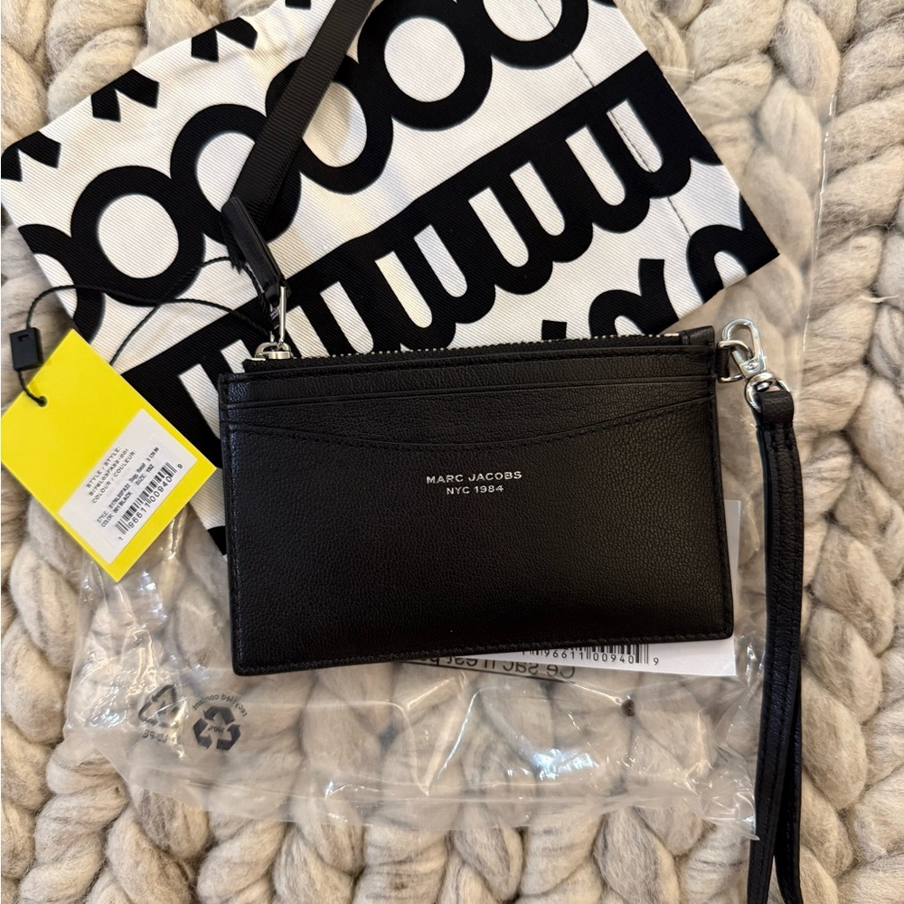 NWT Marc Jacobs Top Zip Wristlet Wallet Black S176L03FA22